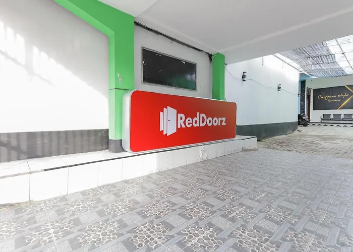 RedDoorz near Mayapada Hospital Surabaya